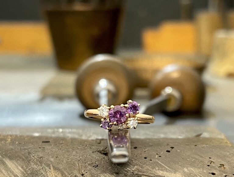 Äidin koruista timantit vihkisormukseen